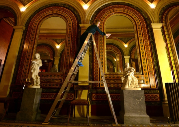 Video: Winter cleaning at Yorkshire stately home