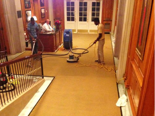 Lakemoor carpet specialist goes to White House